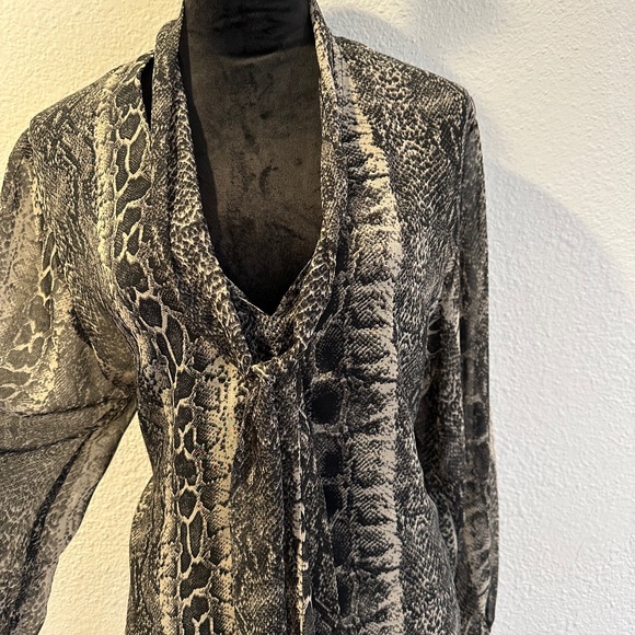 Boohoo sheer snakeskin blouse. Large. New - Picture 5 of 6